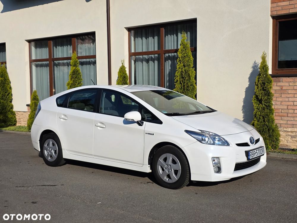 Toyota Prius (Hybrid) - 31
