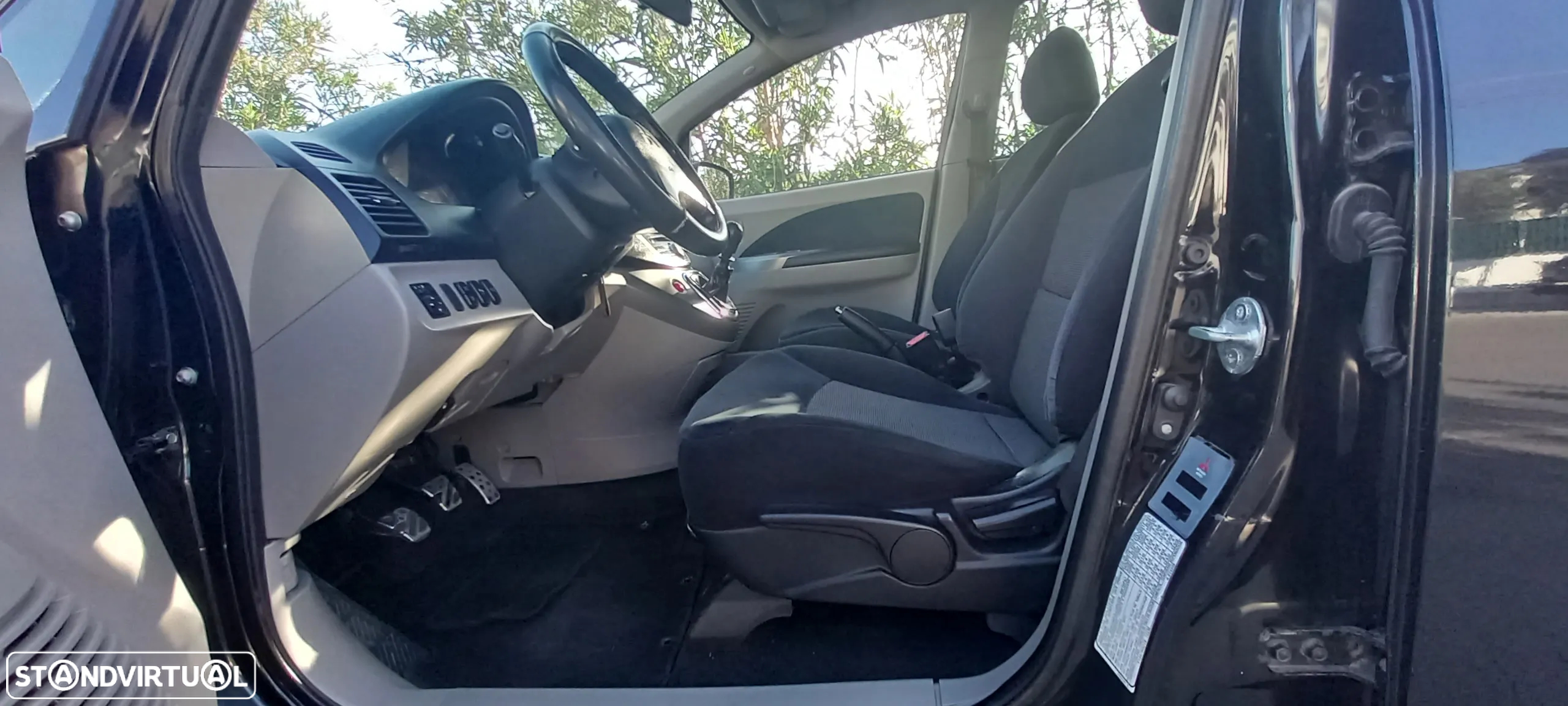 Mitsubishi Grandis 2.0 DI-D Insport - 13