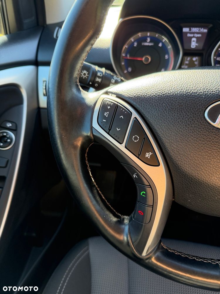 Hyundai i30 blue Kombi 1.6 CRDi YES Gold - 16