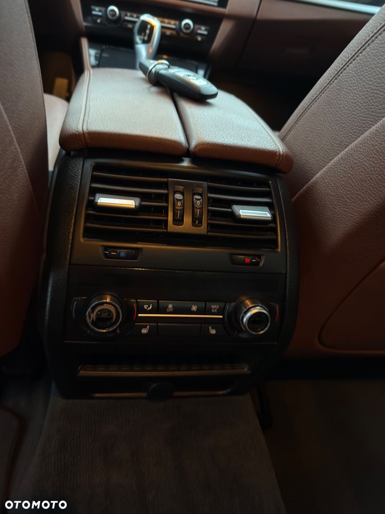 BMW Seria 5 535i Sport-Aut - 23