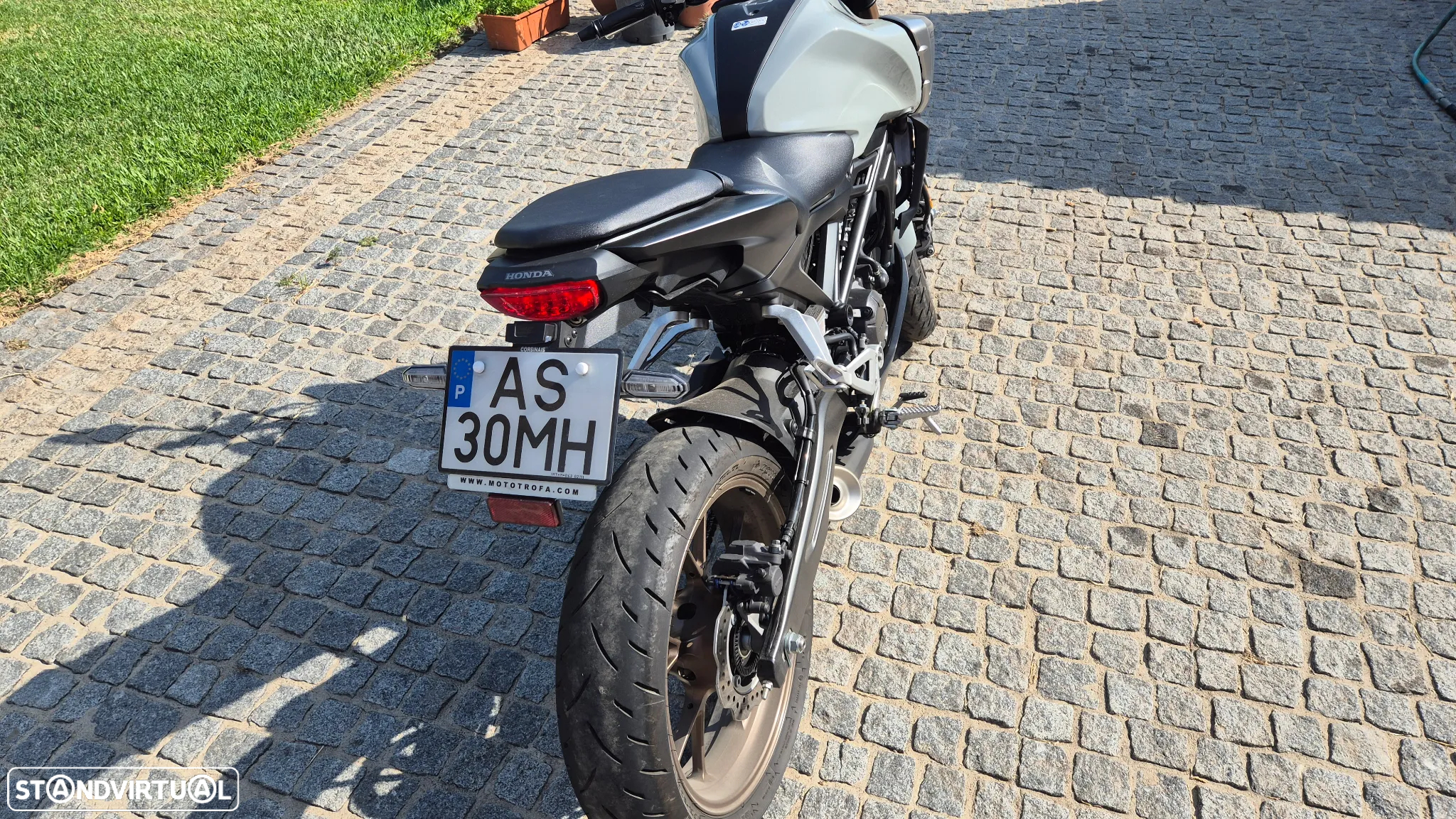 Honda CB R - 8