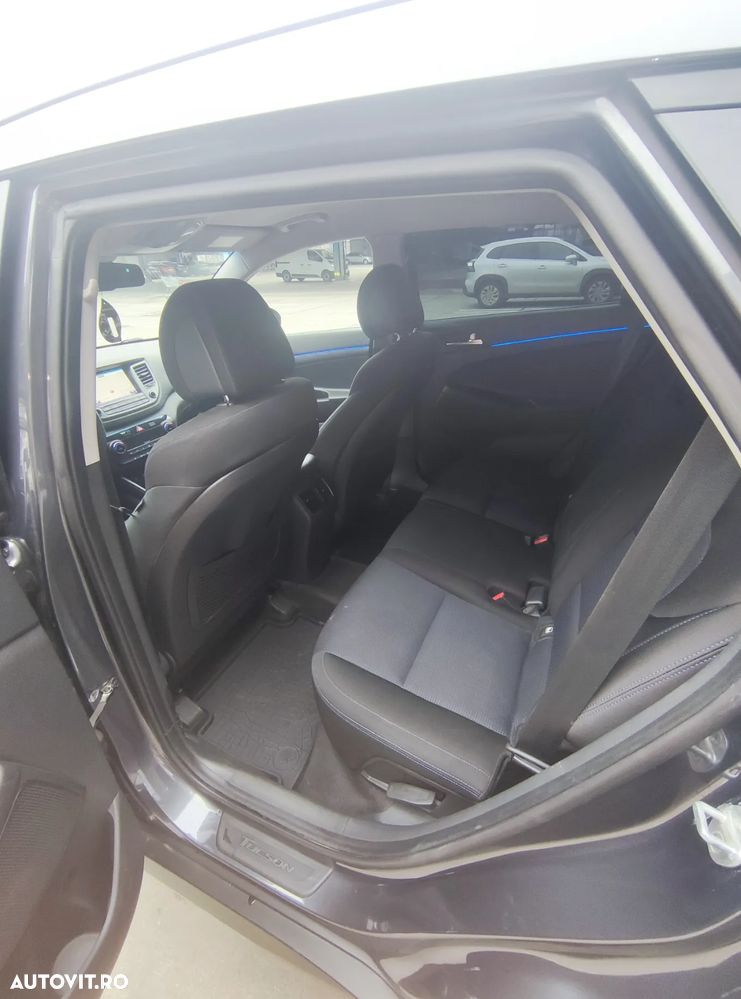 Hyundai Tucson 2.0 CRDI 4WD 6AT Premium+ - 9