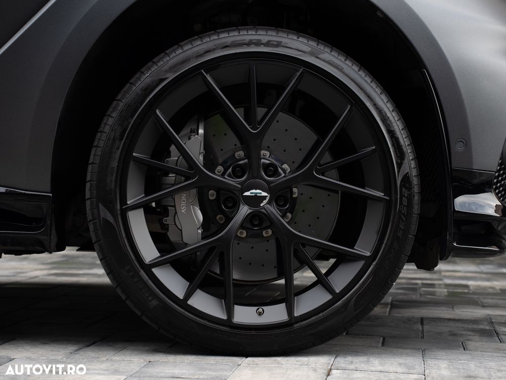 Aston Martin DBX - 17
