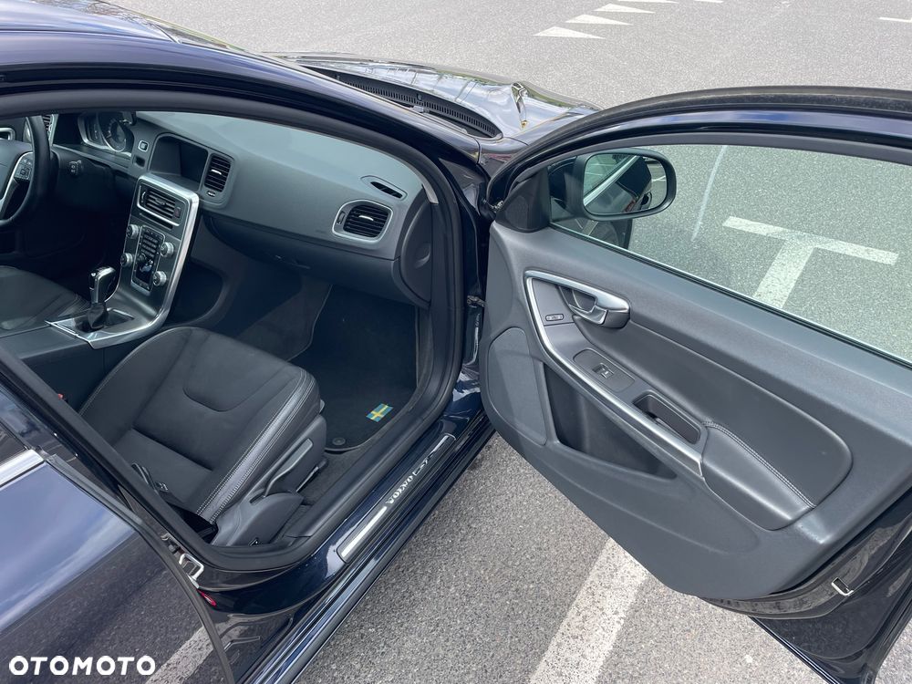 Volvo V60 D3 Momentum - 12