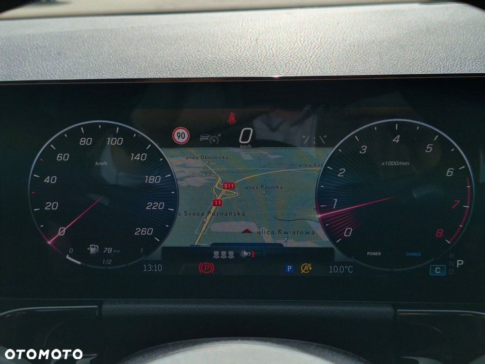 Mercedes-Benz GLA - 25