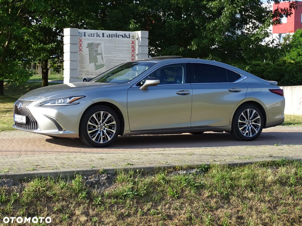 Lexus ES 300h Business Edition + - 14
