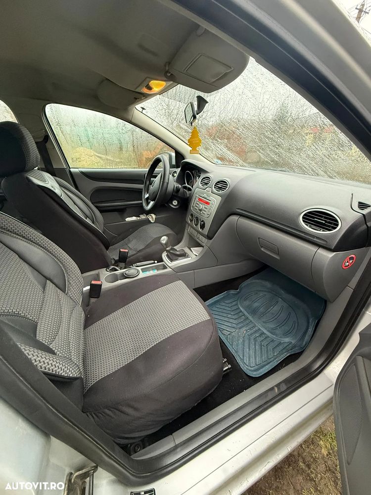 Ford Focus 1.4 16V Trend - 9