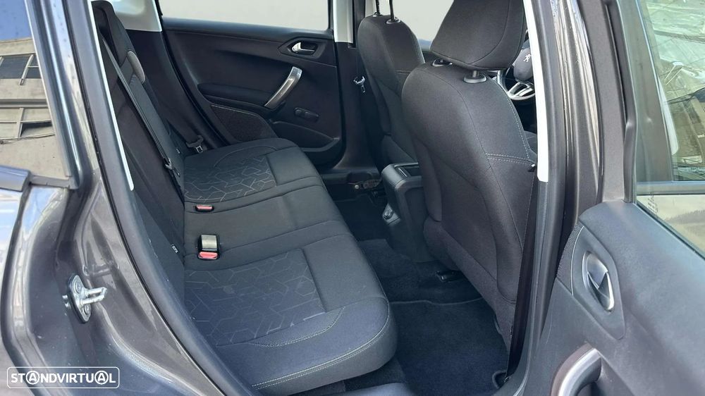 Peugeot 2008 1.2 PureTech Allure - 12