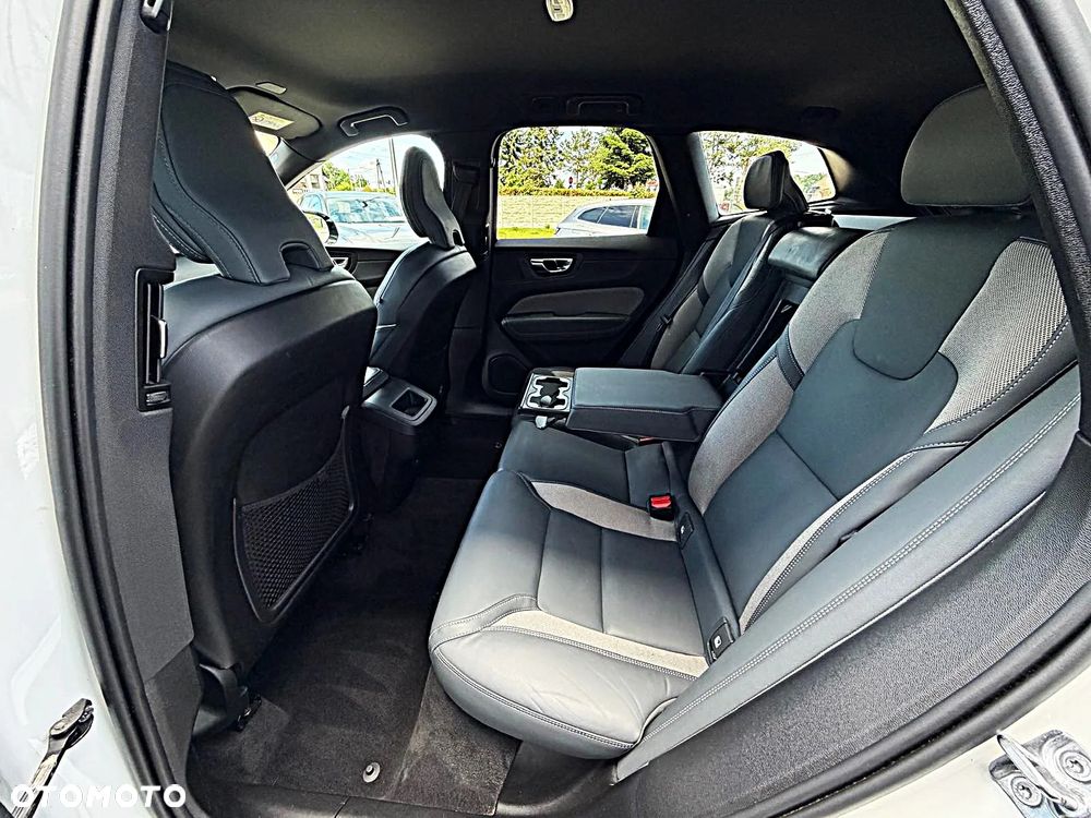 Volvo XC 60 B4 D AWD Geartronic RDesign - 24