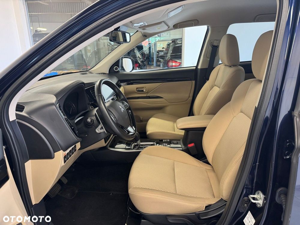 Mitsubishi Outlander - 7