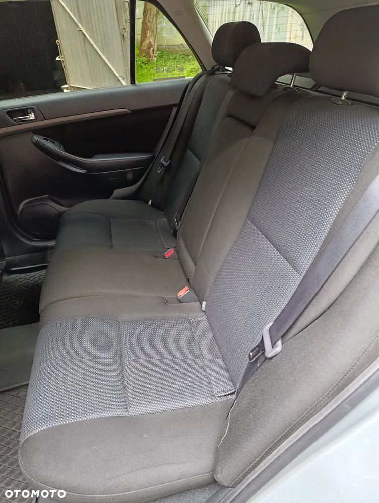 Toyota Avensis 1.8 VVT-i Combi - 7