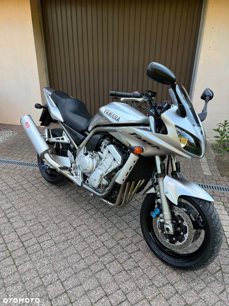 Yamaha FZS - 32