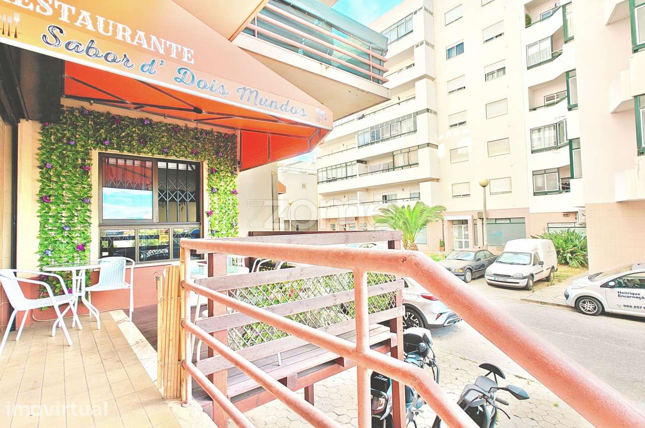 Loja / Restaurante Equipado com Esplanada e Potencial de Conversão T0 - Grande imagem: 5/18