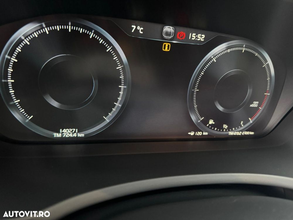 Volvo XC 90 B5 D AWD Geartronic Momentum Pro - 28