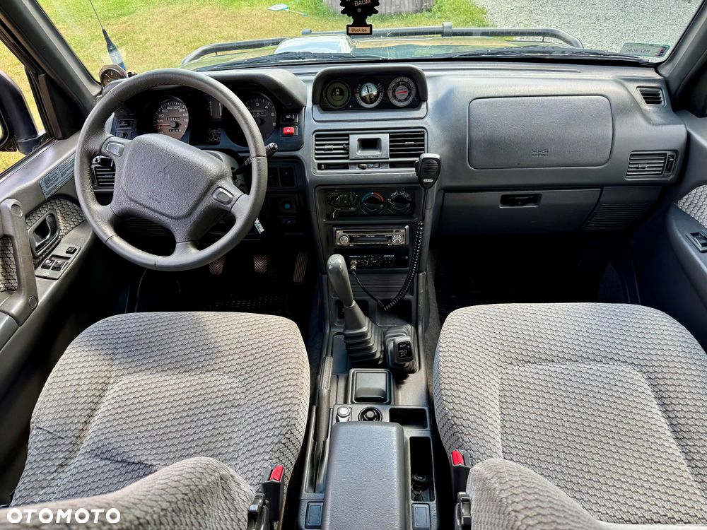Mitsubishi Pajero - 13