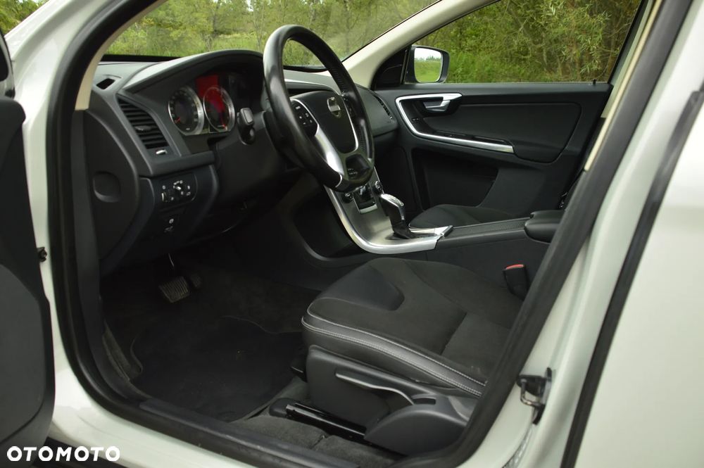 Volvo XC 60 D4 AWD Geartronic Momentum - 17