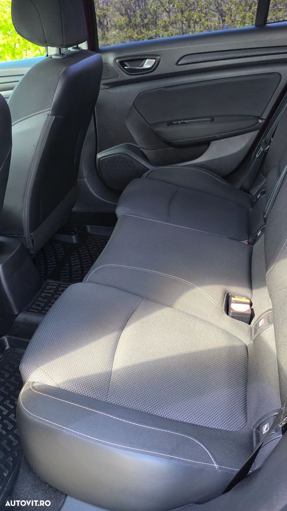 Renault Megane TCe Business - 12