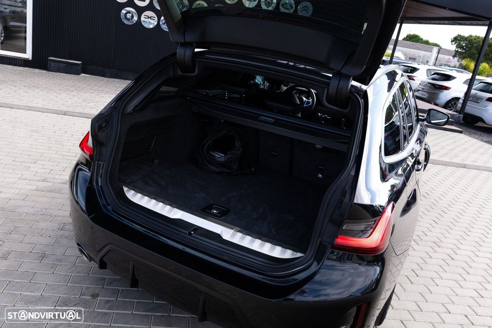 BMW 320 e Pack Desportivo M Auto — fotografia 11