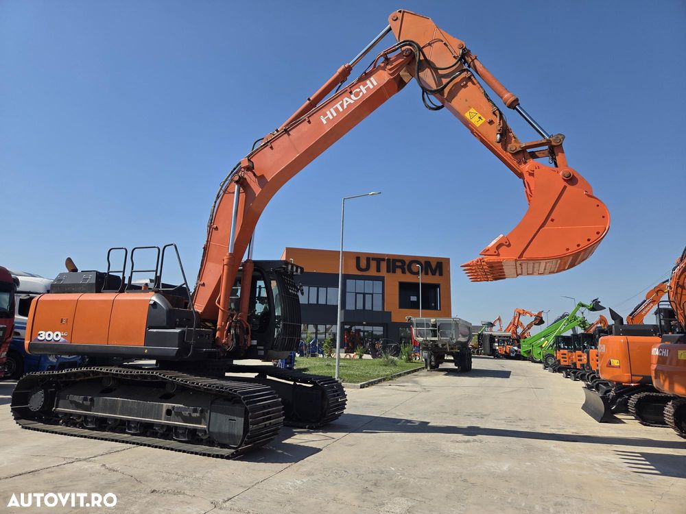 Hitachi ZX300LC-6, 2020, 8.155h, cupa NOUA 1,8m, 31,3 tone, protectie cabina, inst picon pe brate, gresare automata, lant 90% bun doar 700h deplasare, ad sapare 8m, motor Isuzu, 3 pompe hidr HITACHI, camera spate si laterale, STARE BUNA, 94.900 Eur+Tva - 18