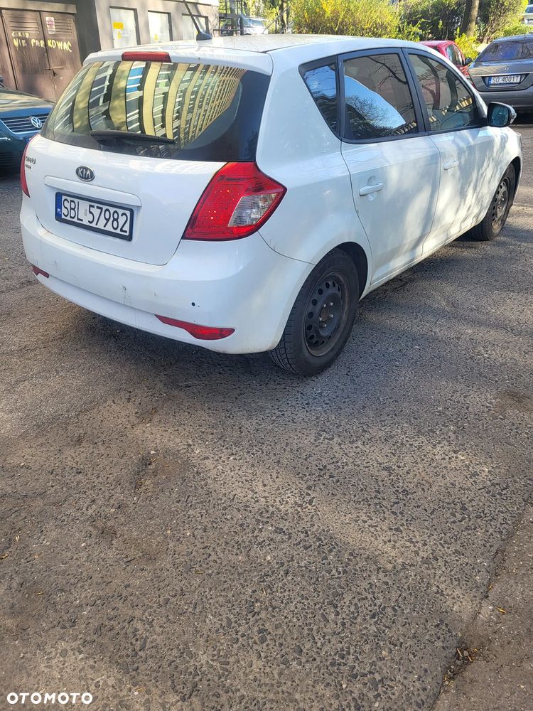 Kia Ceed 1.6 CRDi 90 ISG Vision - 6