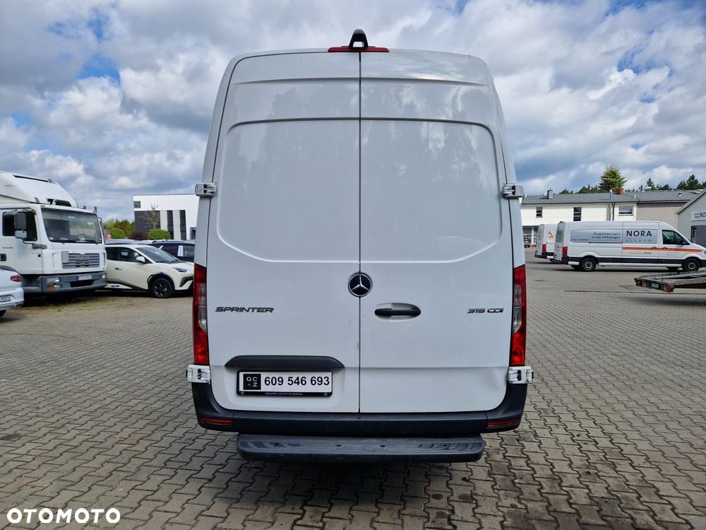 Mercedes-Benz Sprinter - 8