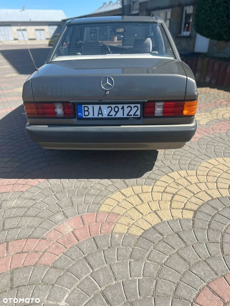 Mercedes-Benz W201 (190) - 6