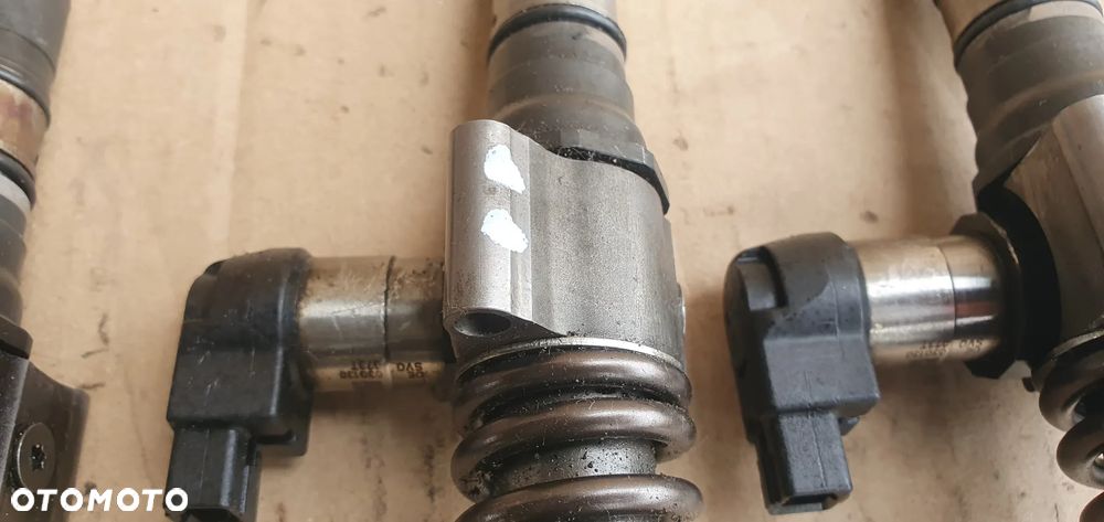 Pompowtryskiwacz wtryskiwacz wtrysk VW Passat B6 2.0 TDI 03G130073T - 7