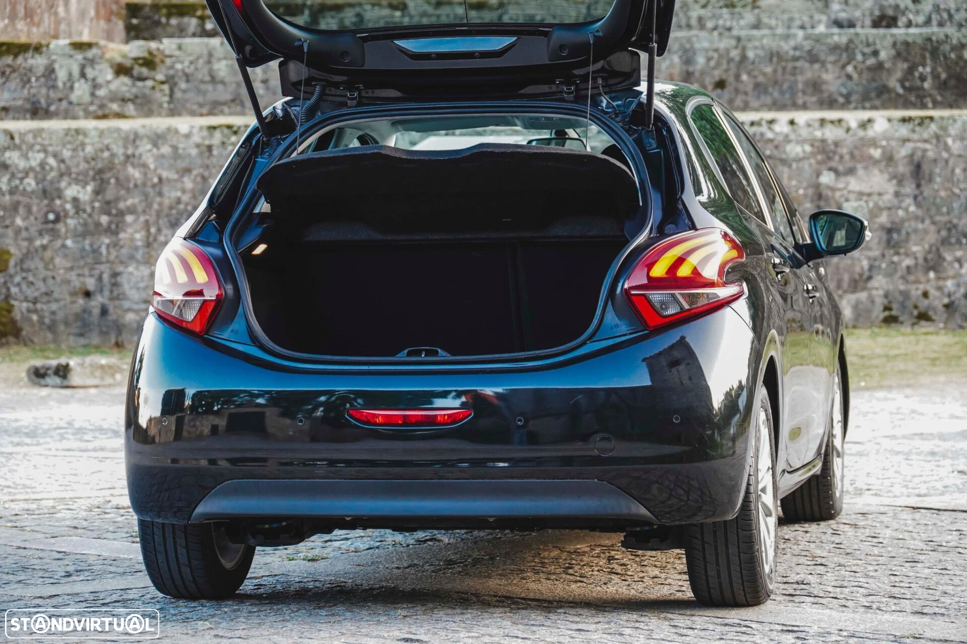 Peugeot 208 - 52