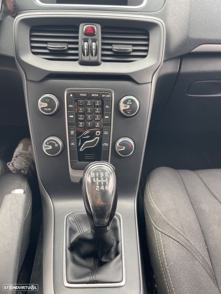 Volvo V40 D2 Momentum - 23