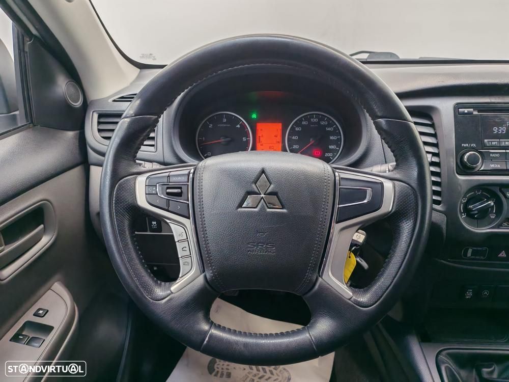 Mitsubishi L200 2.4 DI-D Club Invite Strakar Look CC 4WD - 10