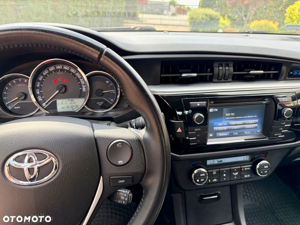 Toyota Corolla 1.6 Premium + - 6