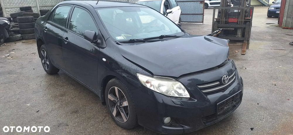 Toyota COROLLA E15 lampa prawy przód - 1