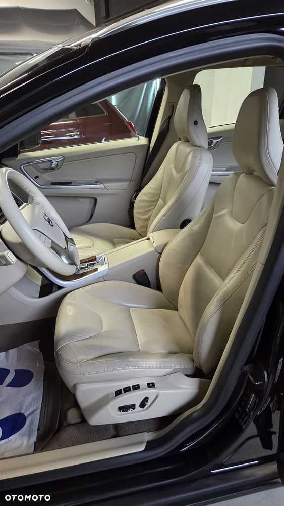 Volvo XC 60 2.4D AWD Summum - 8
