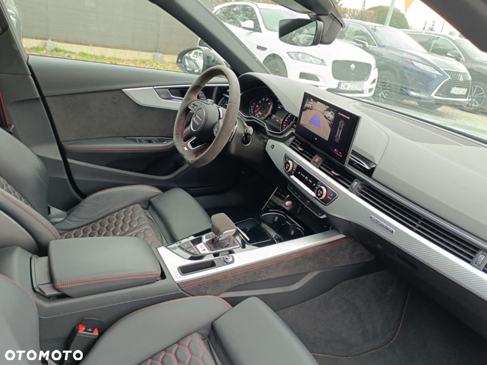 Audi RS4 Avant - 25