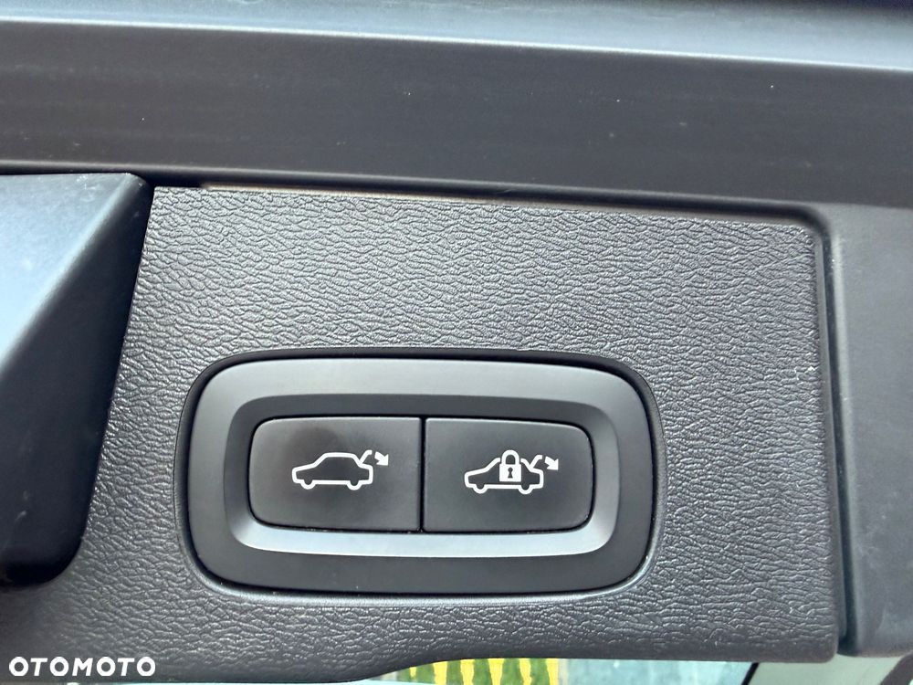 Volvo XC 60 B5 D AWD Geartronic Momentum Pro - 28