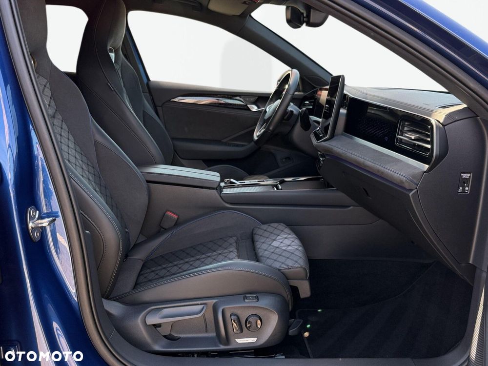 Volkswagen Passat Variant 2.0 TDI SCR R-Line DSG - 17