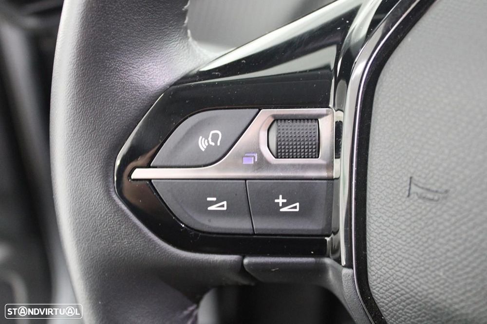 Peugeot e-2008 Allure - 16