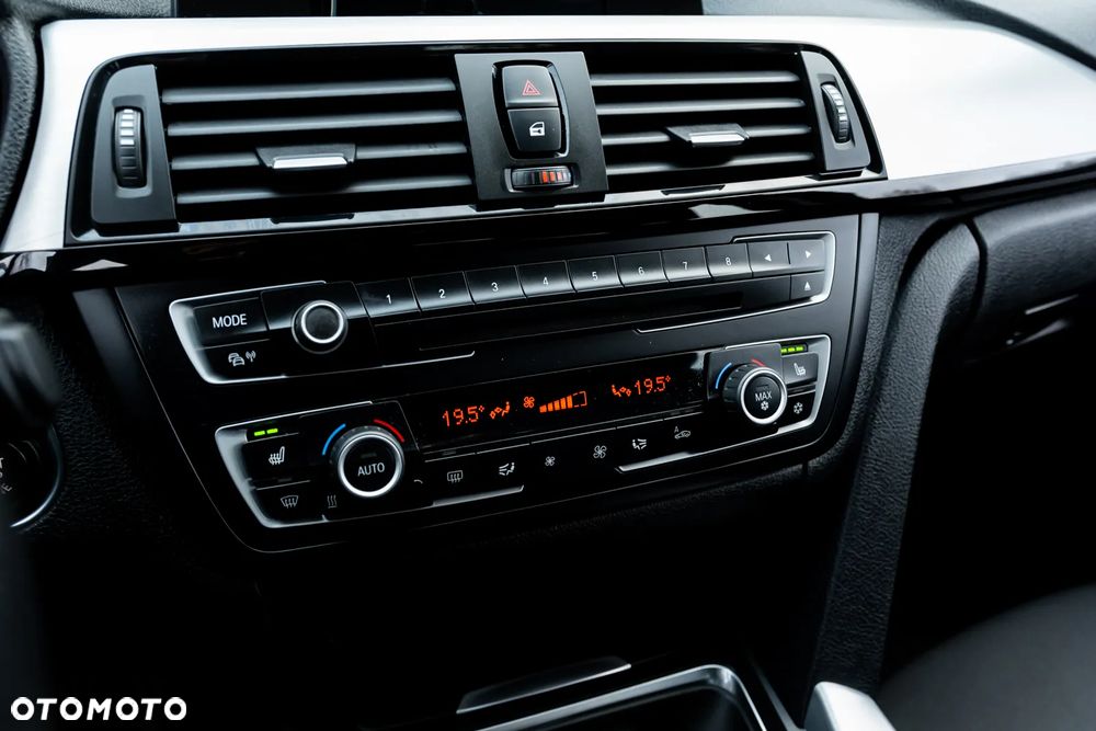 BMW Seria 3 320d DPF Edition Sport - 32