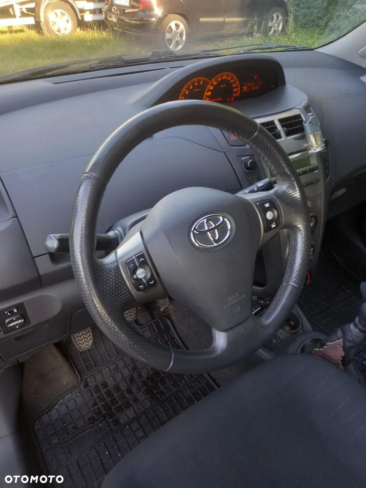 Toyota Yaris - 6