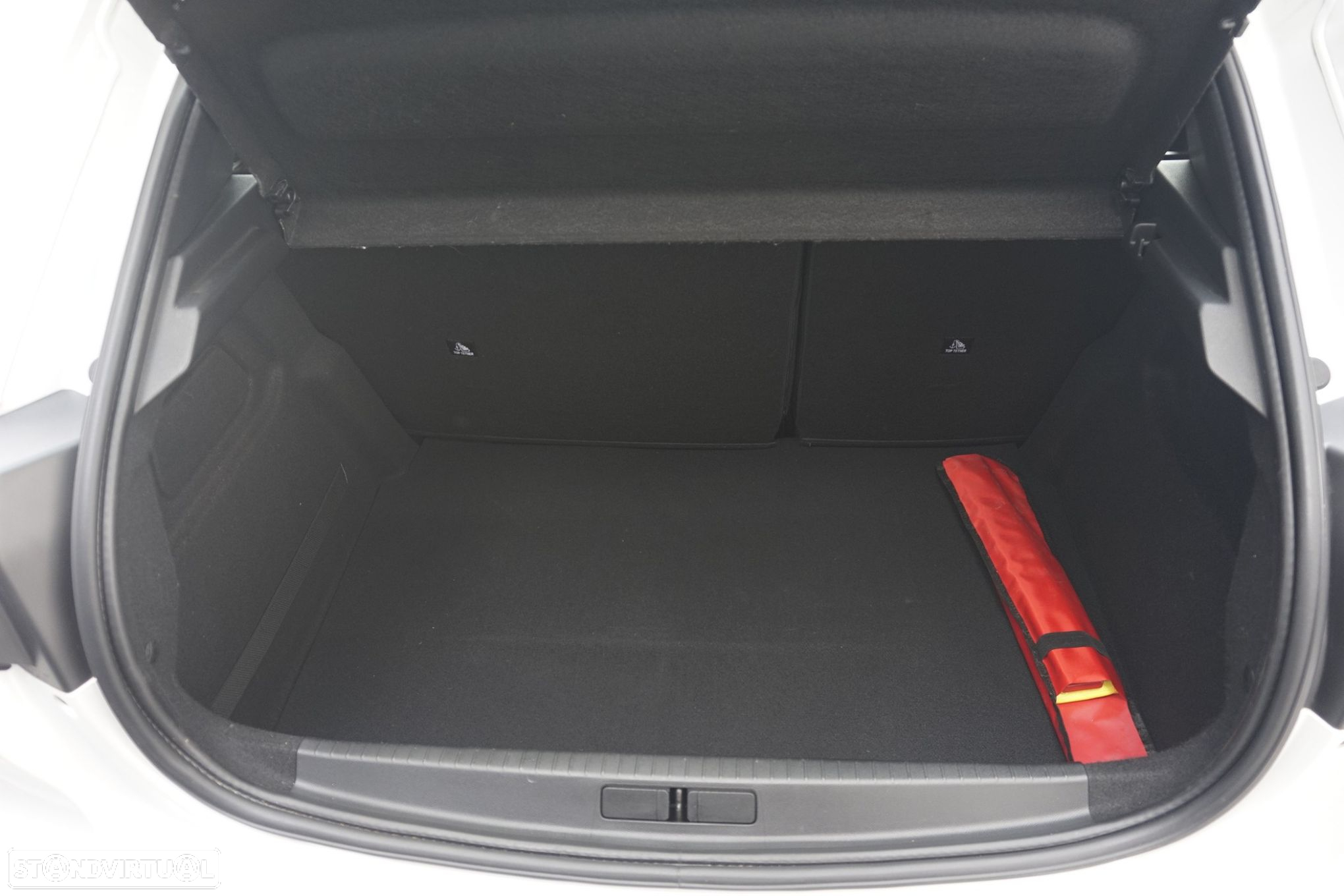 Peugeot e-208 Active - 24