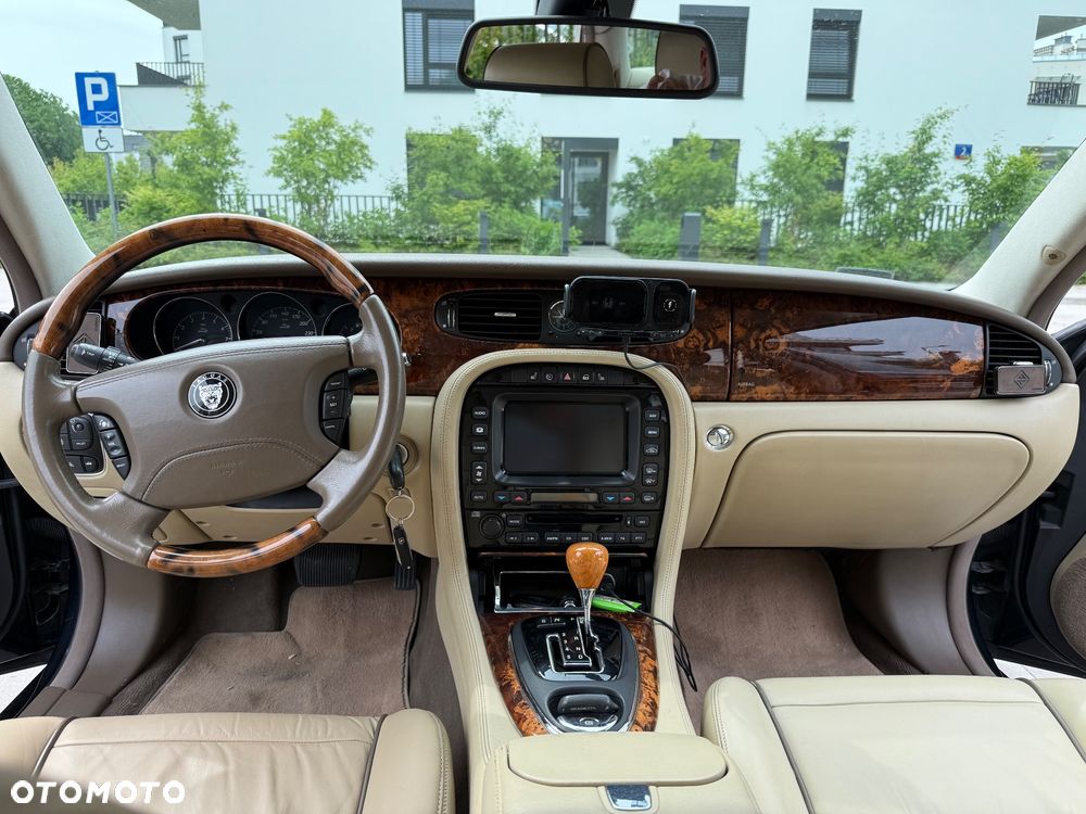 Jaguar XJ XJ8 4.2 LWB Executive - 10