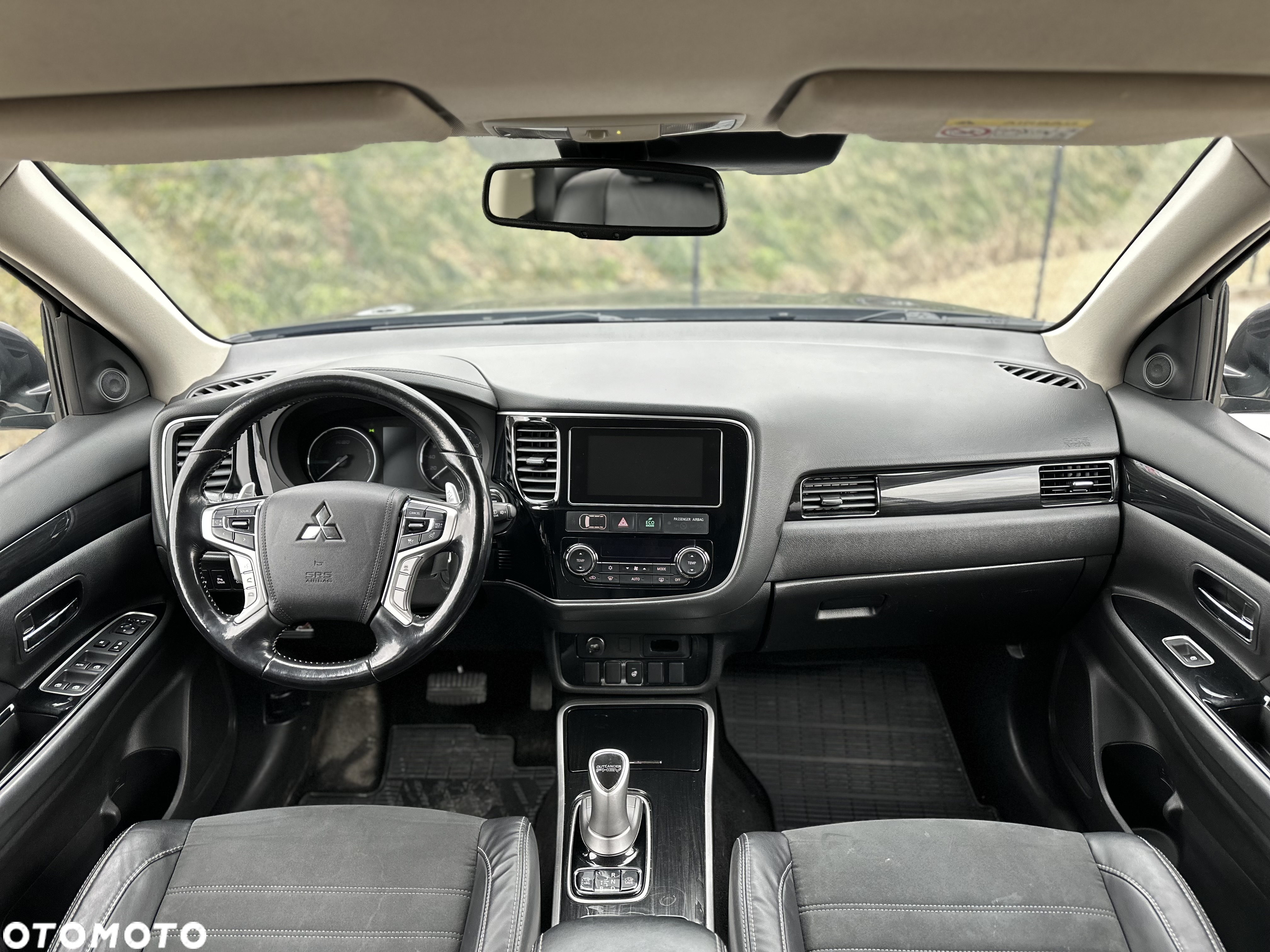 Mitsubishi Outlander 2.0 4WD Plug-In Hybrid - 13