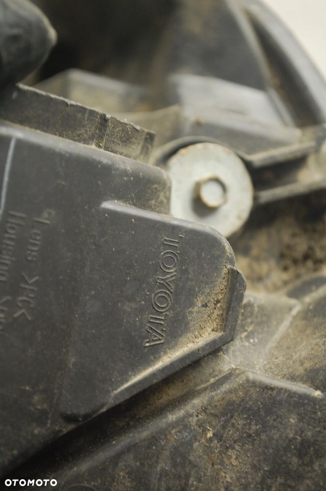 LAMPA PRAWY PRZÓD PRZEDNIA PRAWA TOYOTA YARIS III - 9