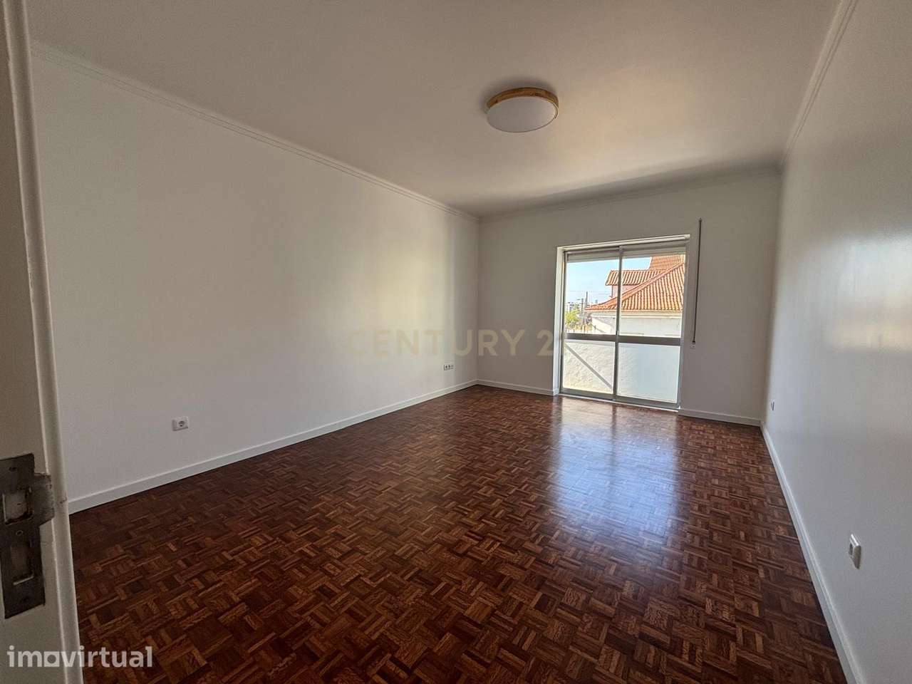ARRENDAMENTO - Apartamento T3, todo renovado no centro da cidade de Po - Grande imagem: 4/9