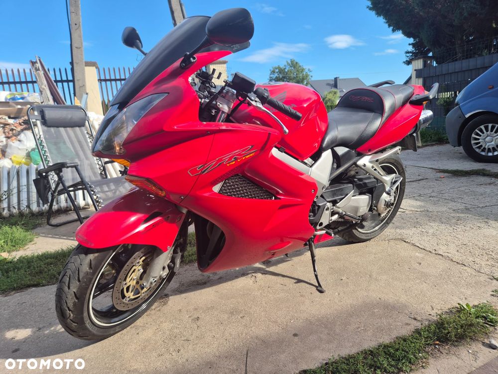 Honda VFR - 3