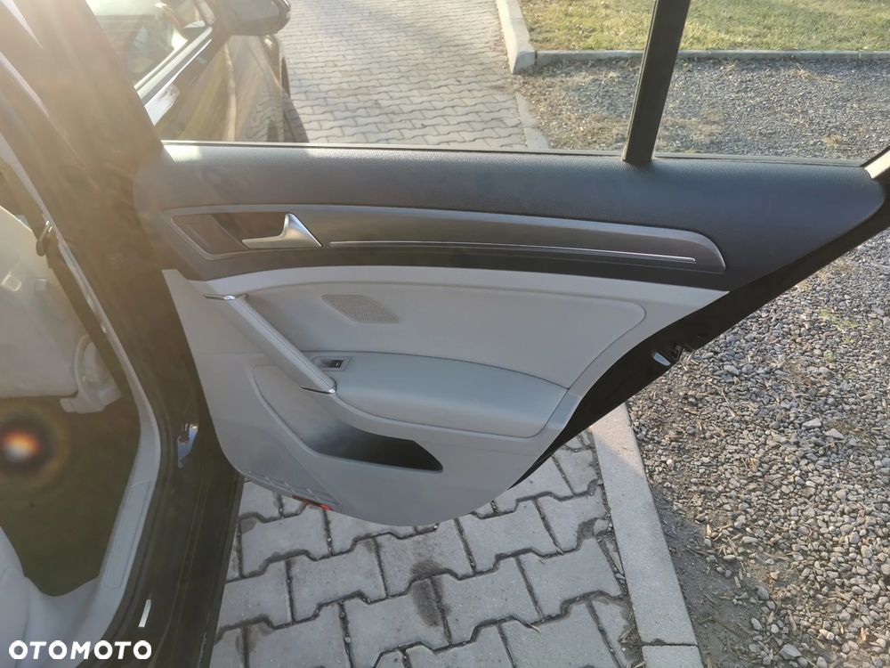 Volkswagen Golf - 23