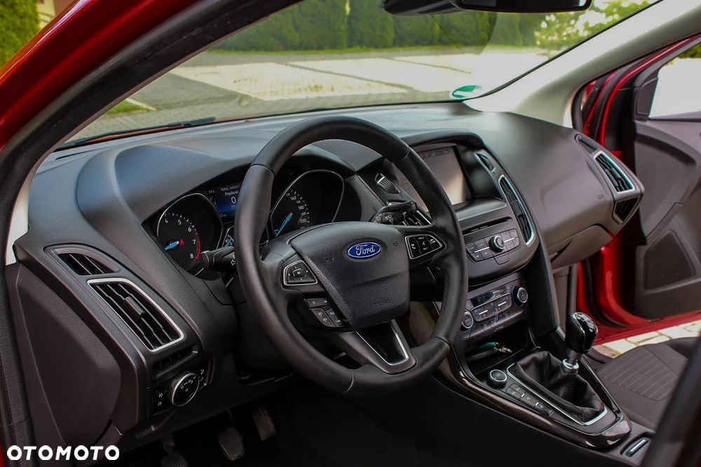 Ford Focus 1.5 EcoBoost Titanium Business - 31