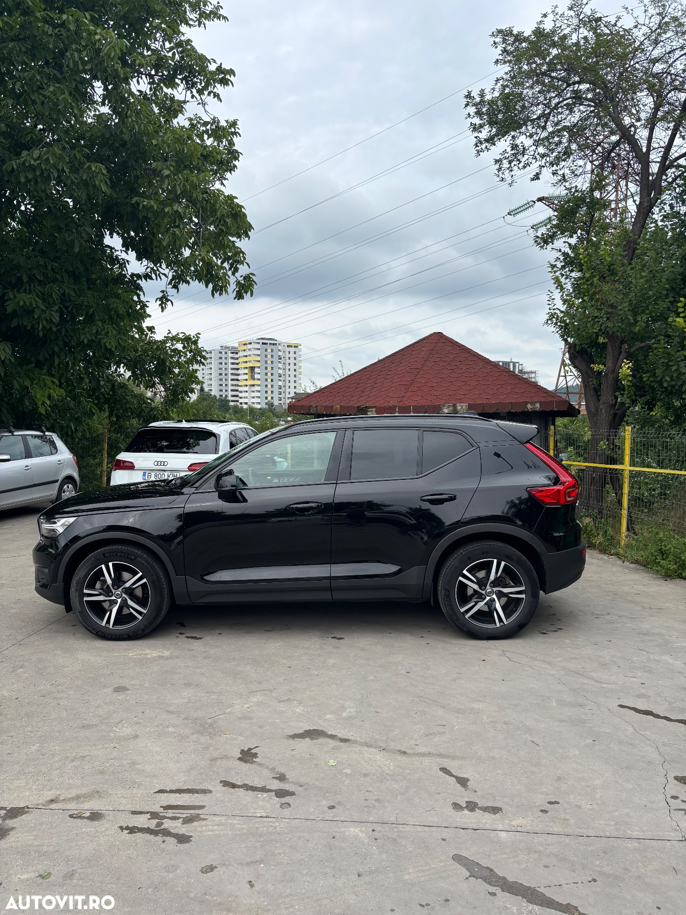 Volvo XC 40 B4 AT8 AWD Mild Hybrid R-Design - 2