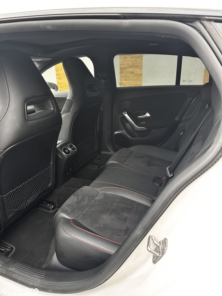 Mercedes-Benz CLA - 26