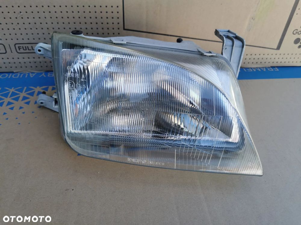 Suzuki Swift Subaru Justy Lampa prawy przód przednia prawa Depo